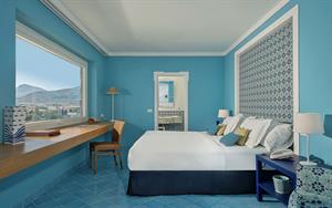 Unique Comfort - FINESTRA VISTA MARE &amp; VASCA/DOCCIA SCAVATA NELLA ROCCIA 