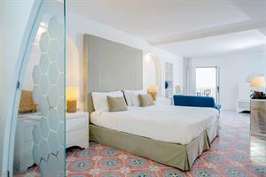 Junior Suite Superior- TERRAZZA VISTA MARE &amp; DOCCIA CROMOTERAPICA